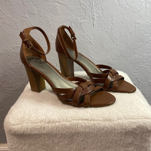 WORTHINGTON WOMEN’S BARRA CRISSCROSS BLOCK HEELED SANDALS IN BROWN SZ 10 - Picture 1 of 9